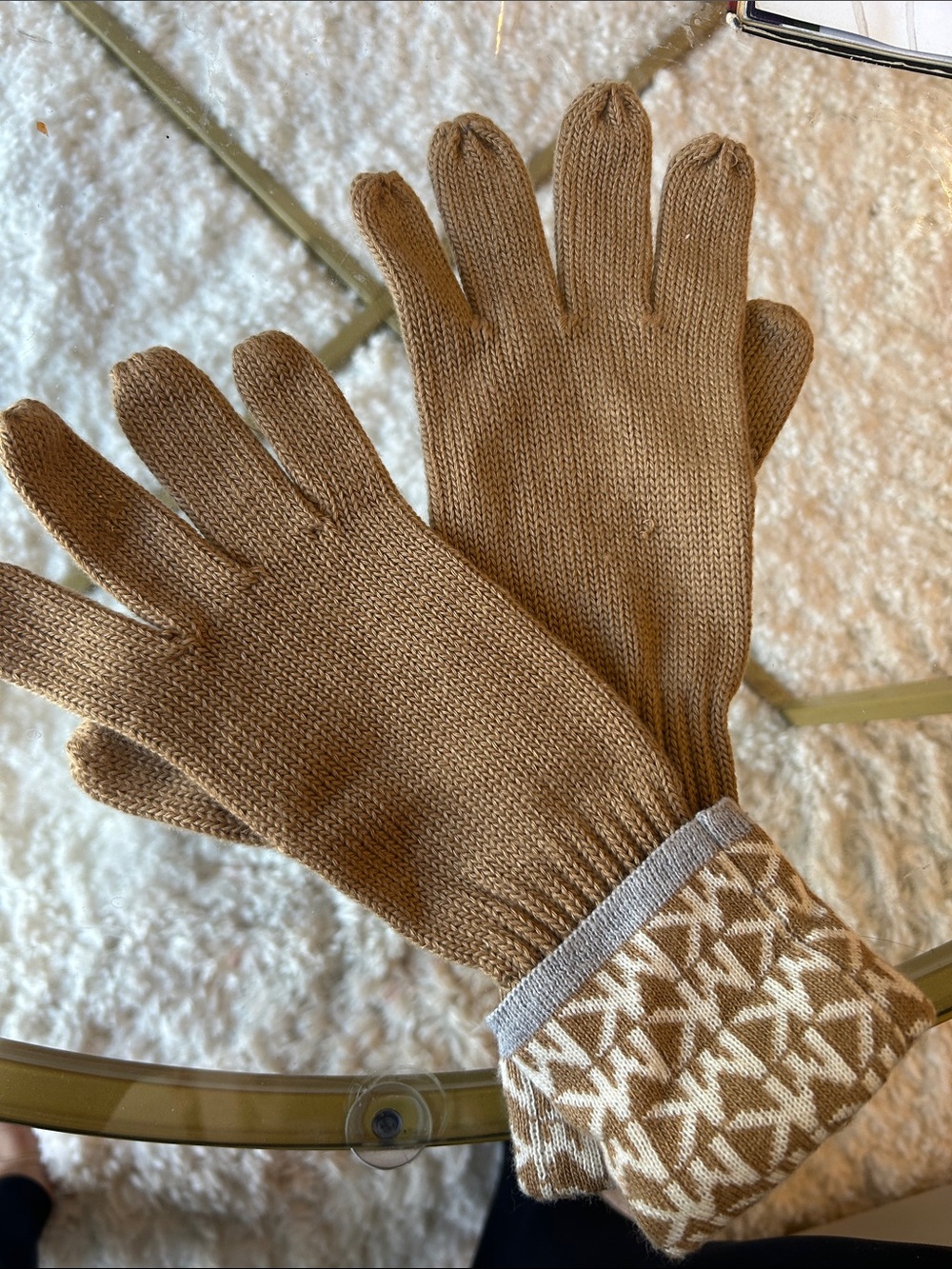 MK Tan Knit Women’s Gloves with Patterned Cuff (Michael Kors)
